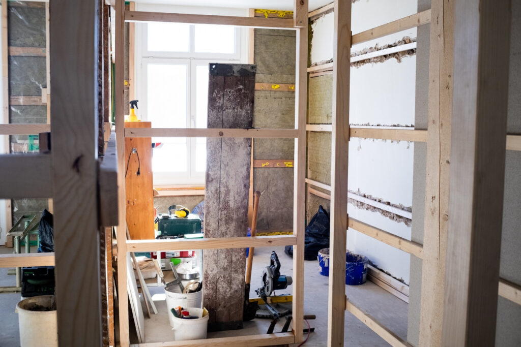 Wir bauen für Sie um!