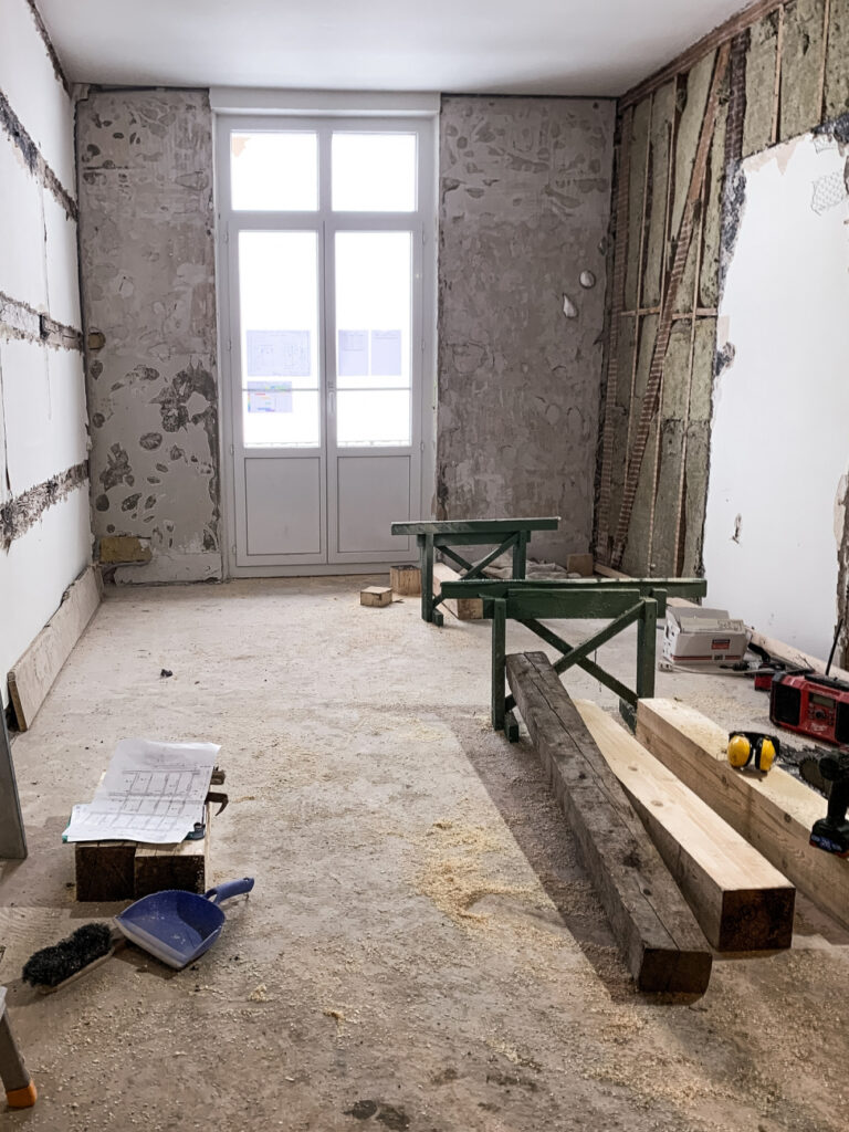 Wir bauen für Sie um!