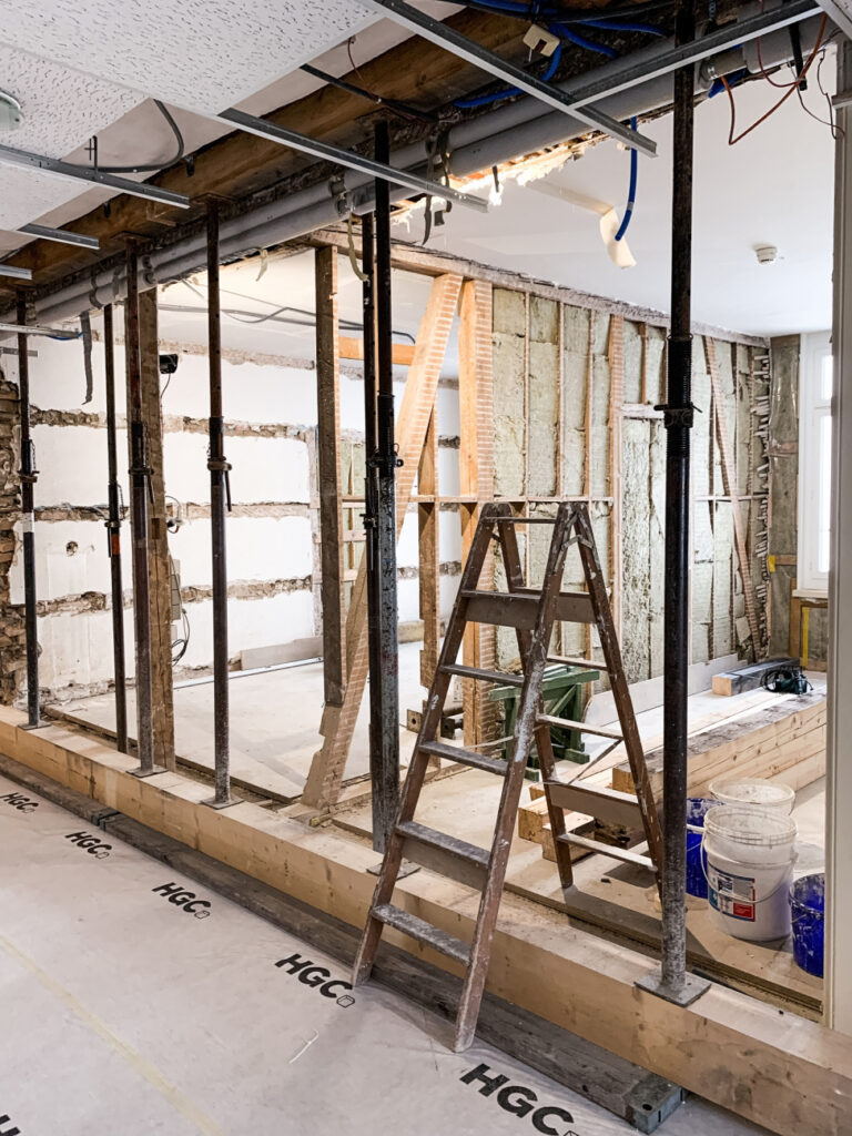 Wir bauen für Sie um!