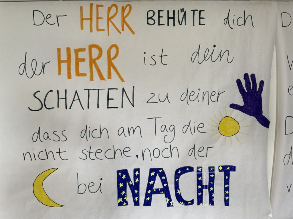 versch. Plakate mit Bibelversenden wurden hergestellt